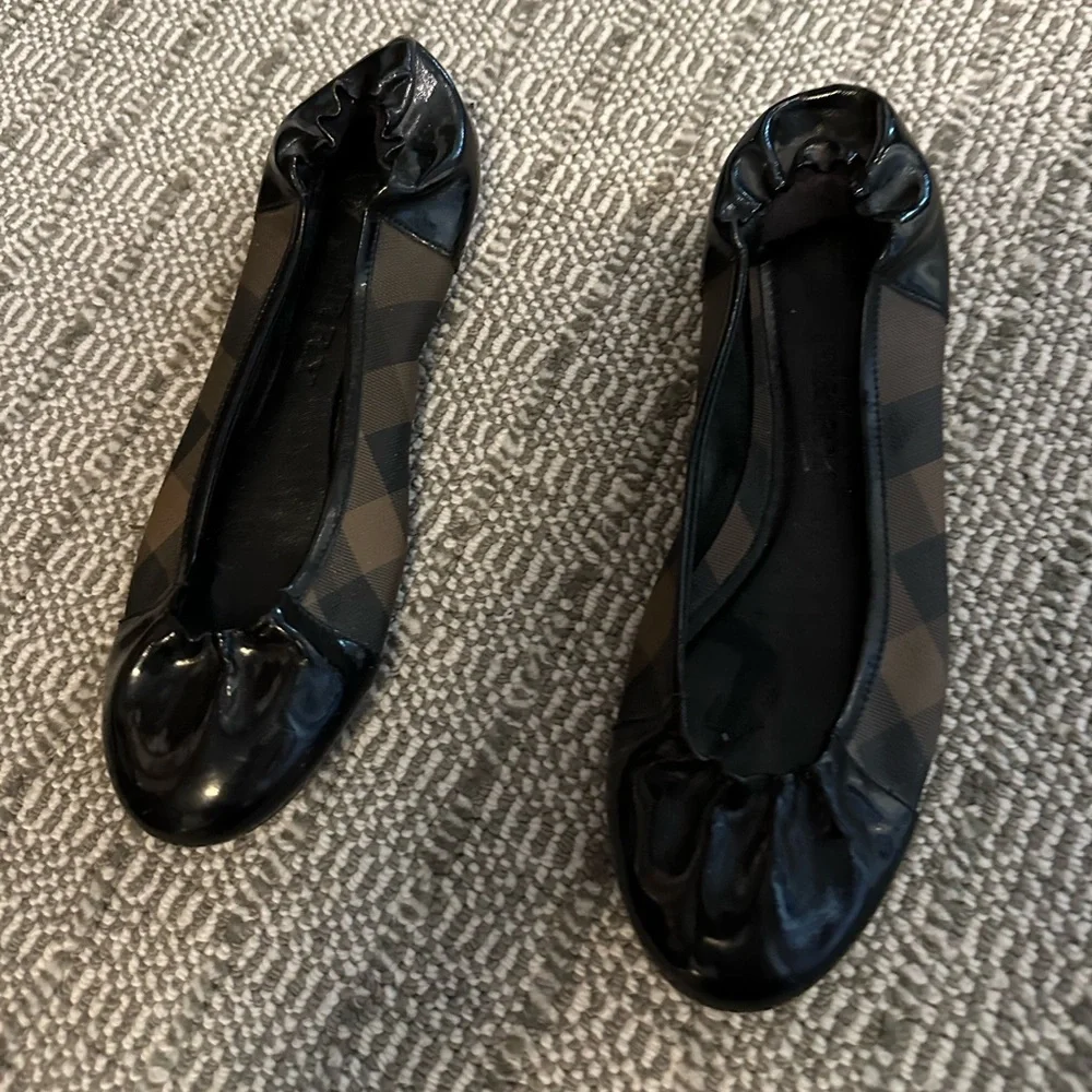 Burberry flats! Super cute and fun! - Picture 3 of 3
